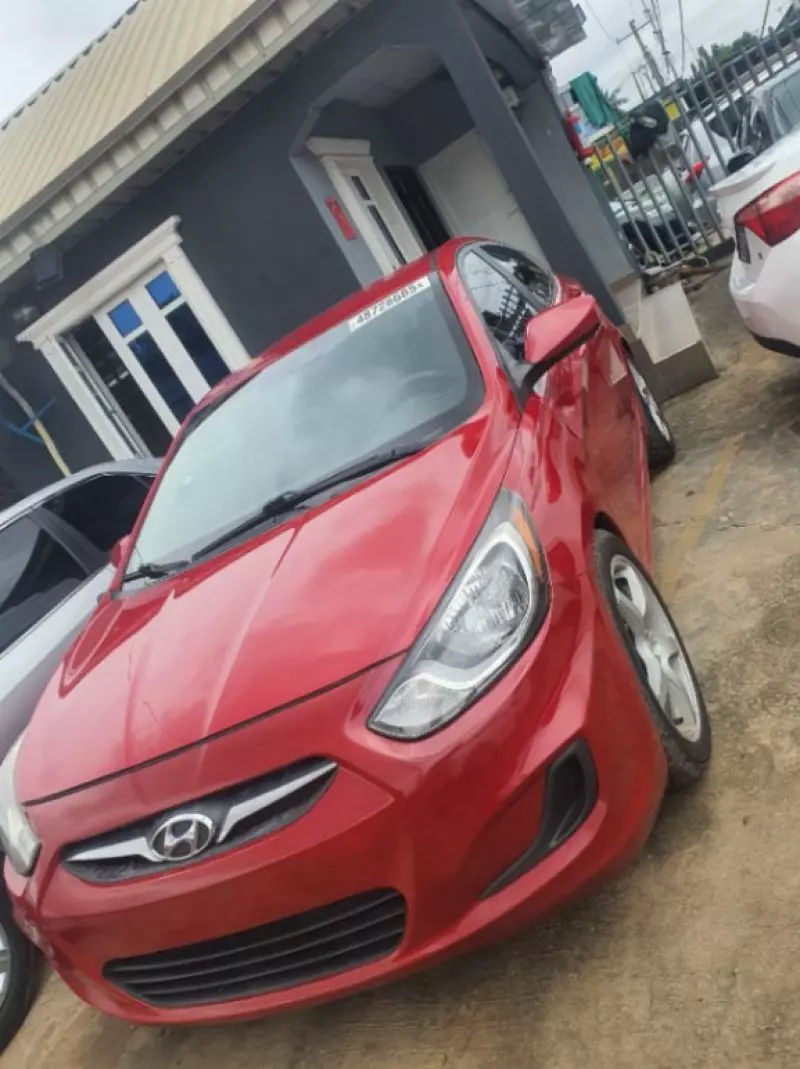 Hyundai Accent   - 2013