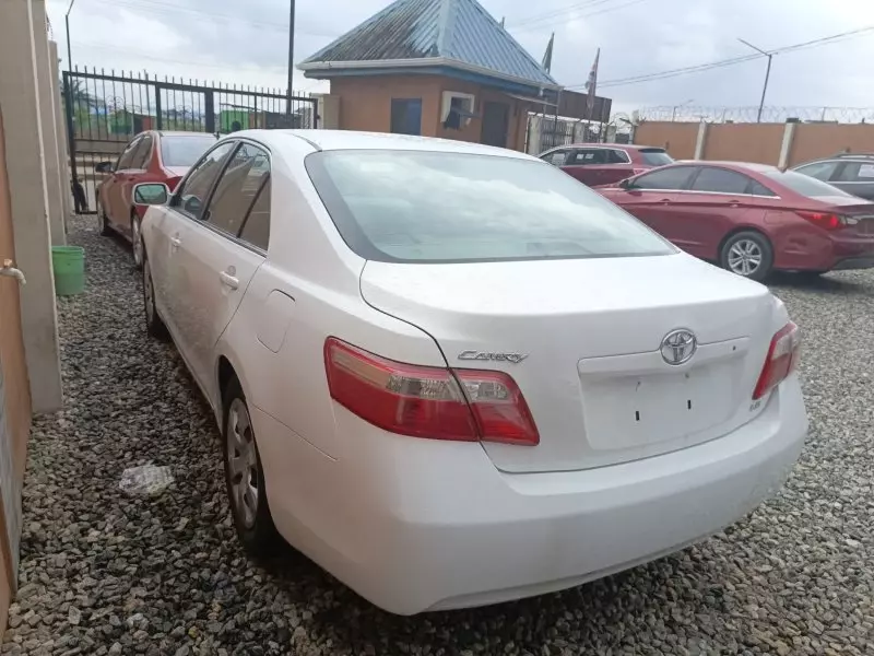 Toyota Camry   - 2009