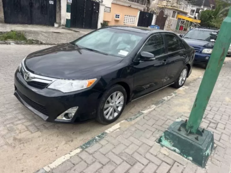Toyota Camry   - 2012