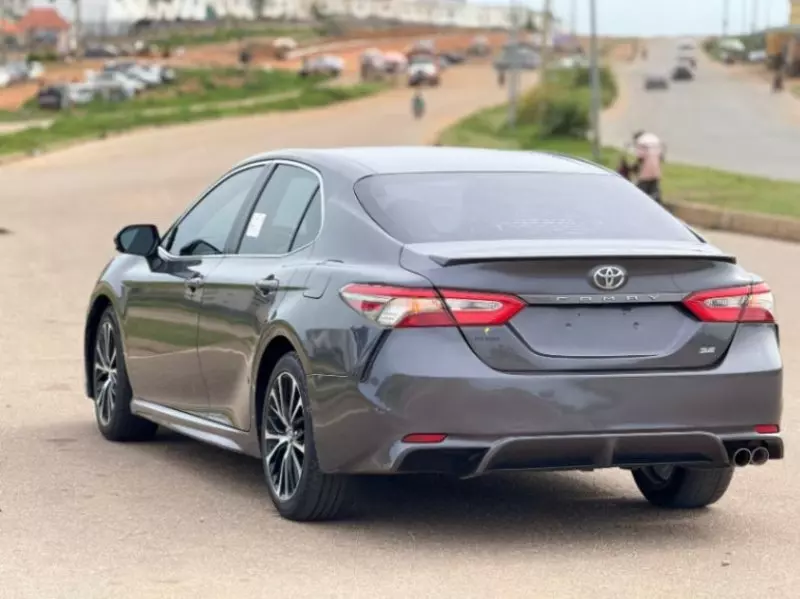 Toyota Camry   - 2018