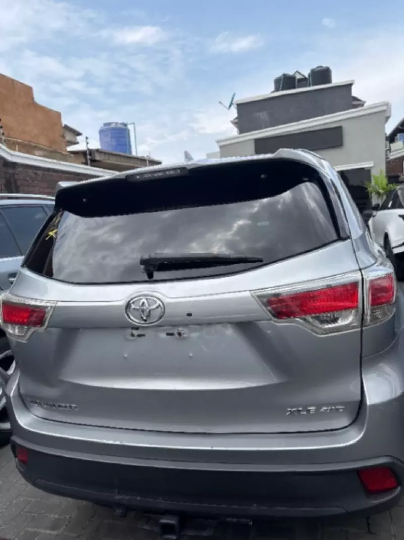 Toyota Highlander   - 2014