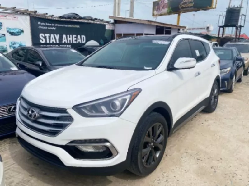 Hyundai Santa Fe   - 2017