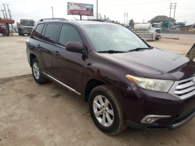Toyota Highlander   - 2011