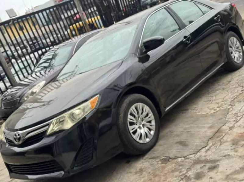 Toyota camry   - 2012