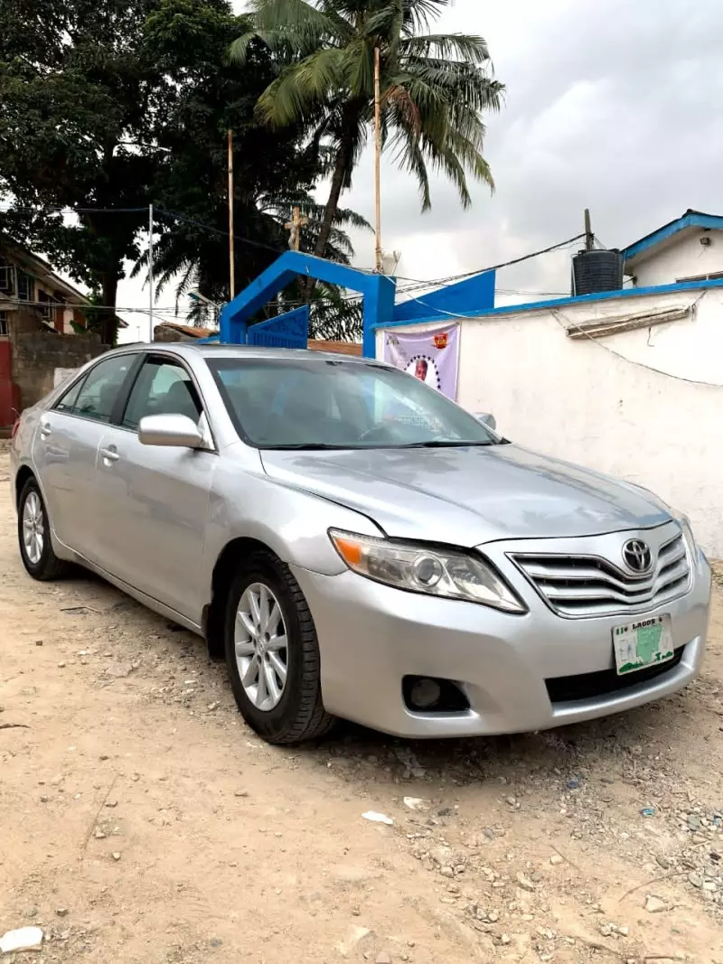 Toyota Camry   - 2010