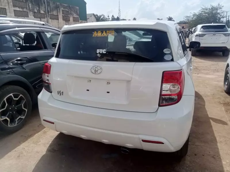 Toyota Ist    - 2011