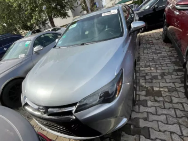Toyota Camry   - 2016