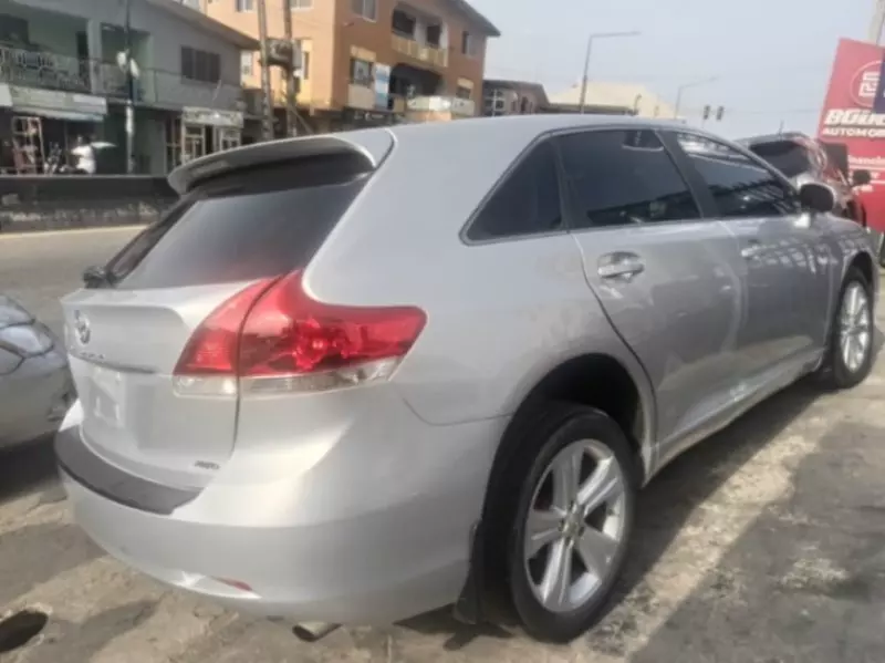 Toyota Venza   - 2011
