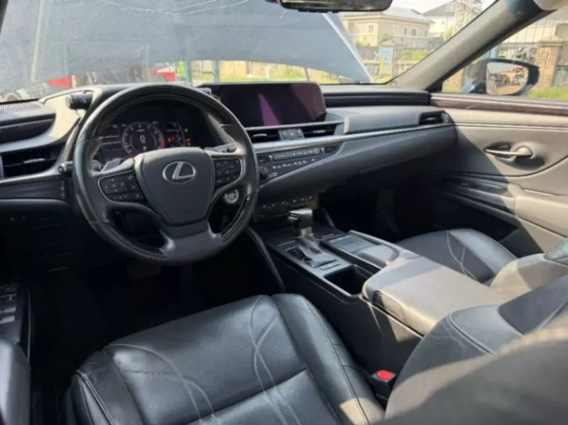Lexus ES 350   - 2019