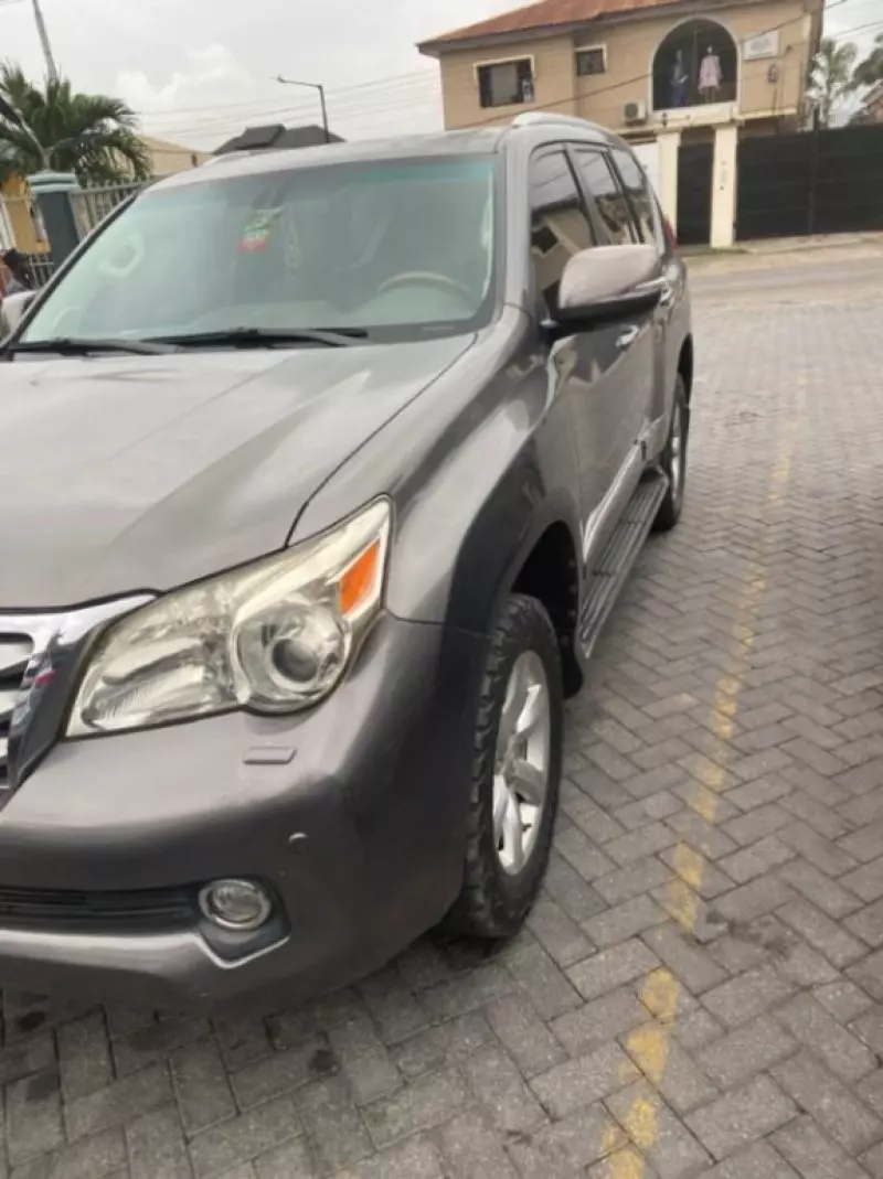 Lexus GX 460   - 2010
