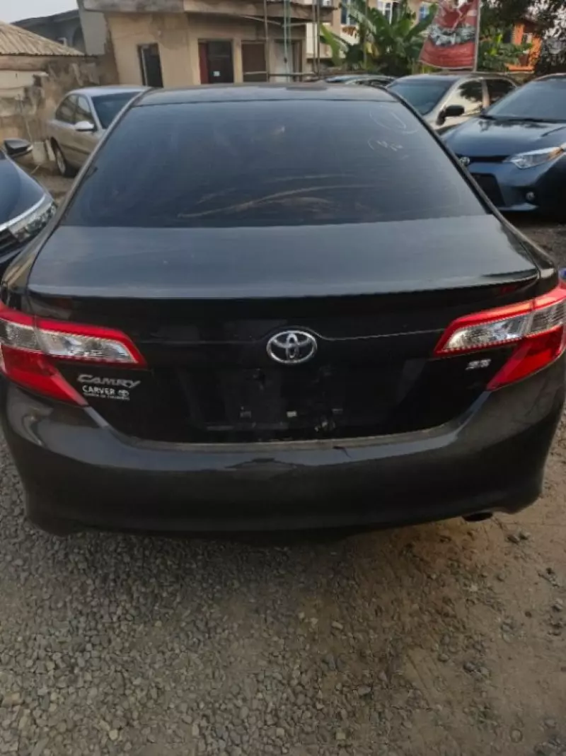 Toyota Camry   - 2014