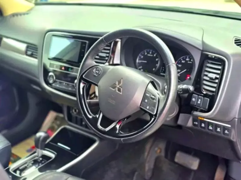 Mitsubishi OUTLANDER   - 2019