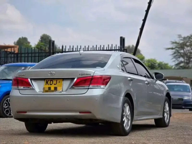 Toyota Crown   - 2015