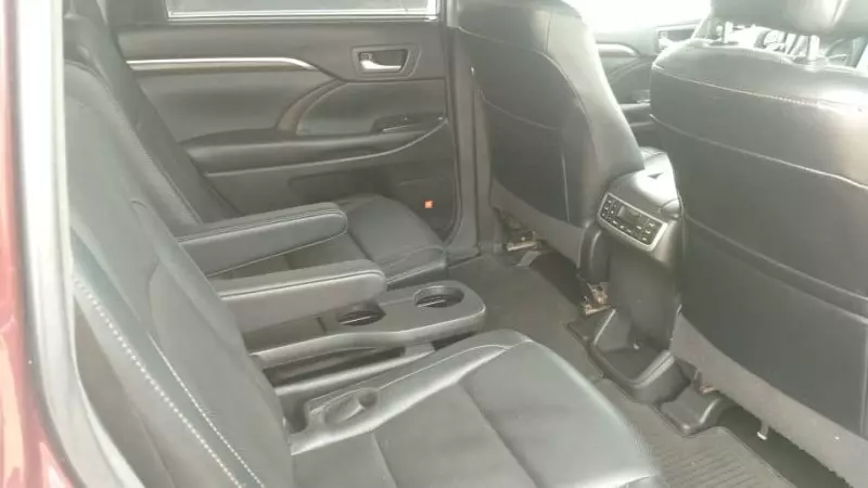 Toyota Highlander   - 2016