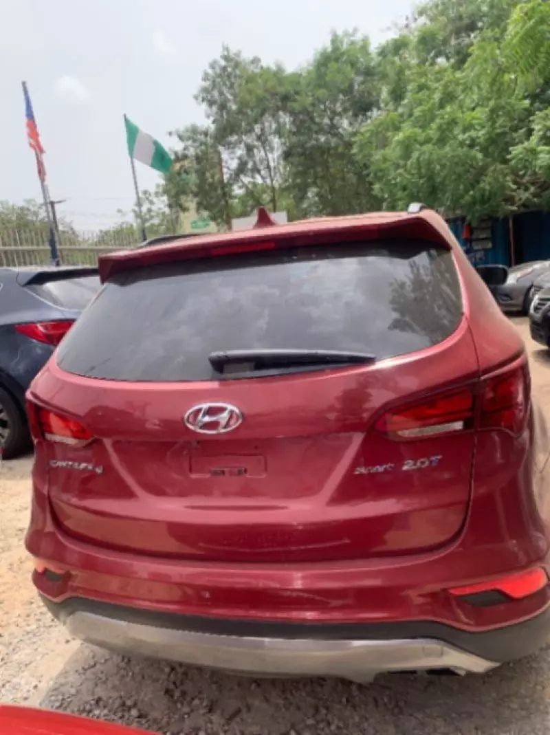 Hyundai Santa Fe   - 2017