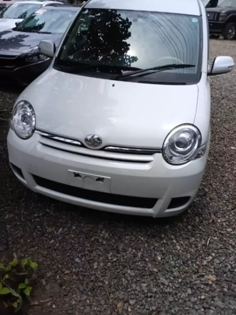 Toyota Sienta   - 2013