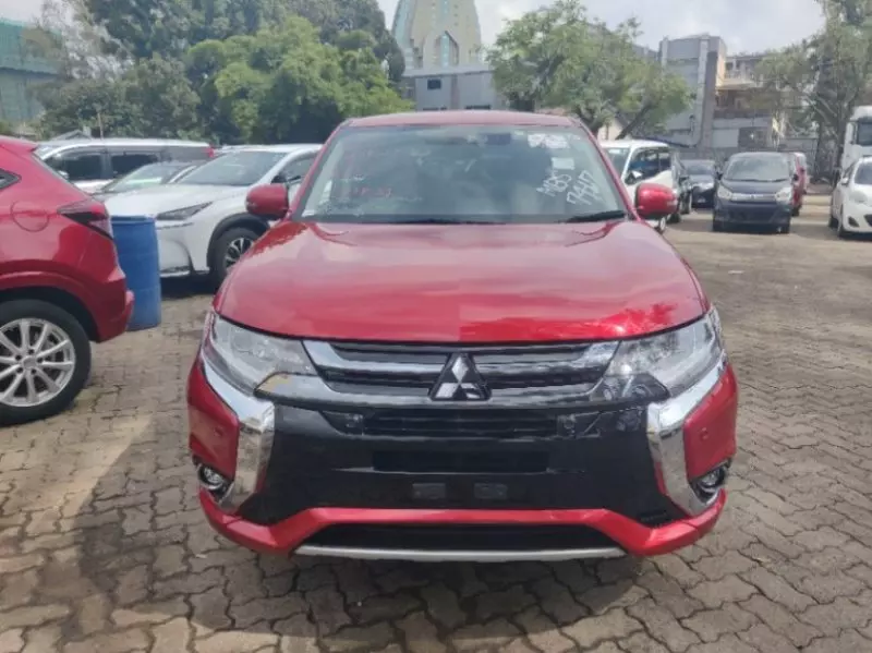 Mitsubishi Outlander hybrid    - 2018