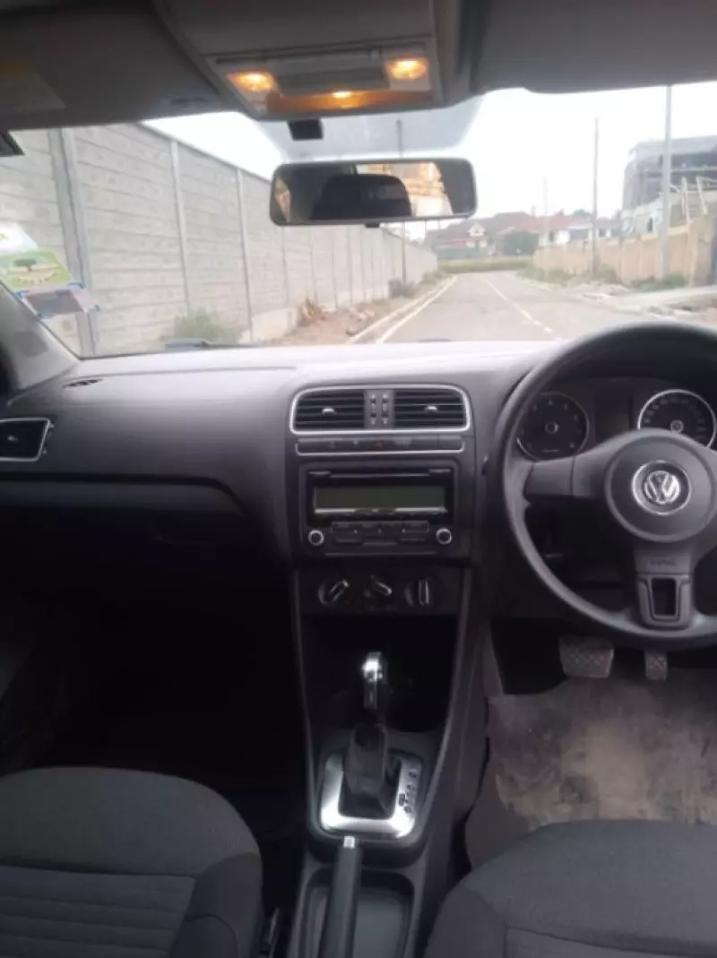 VOLKSWAGEN polo sedadan trend  ba ess   - 2012