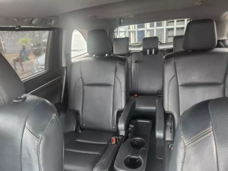 Toyota Highlander   - 2016