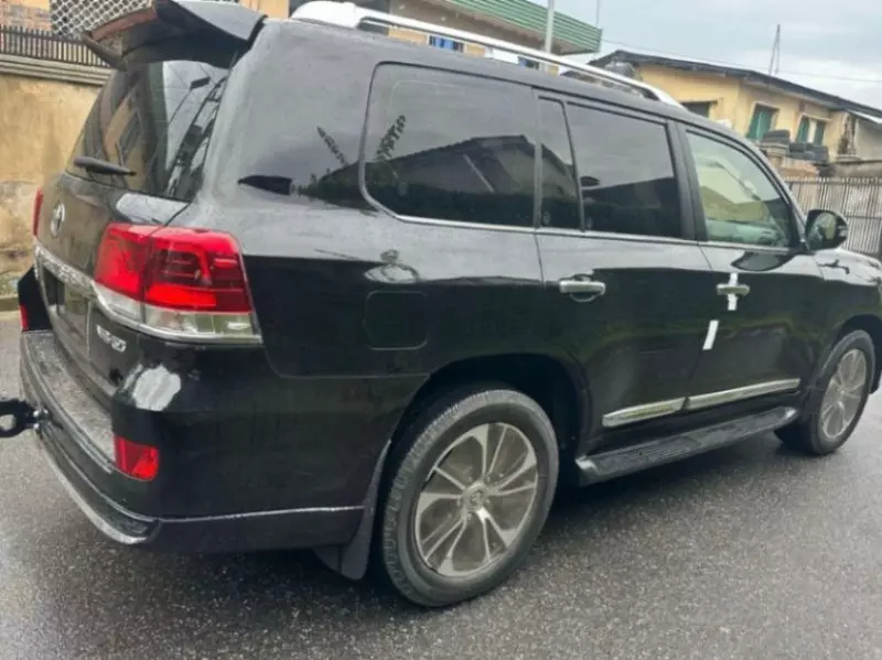 Toyota Land Cruiser   - 2021