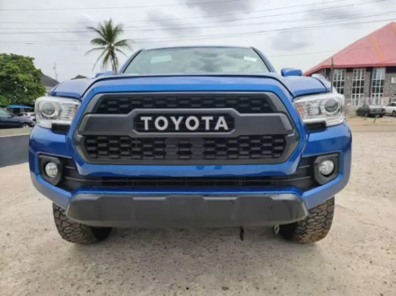 Toyota Tacoma   - 2017