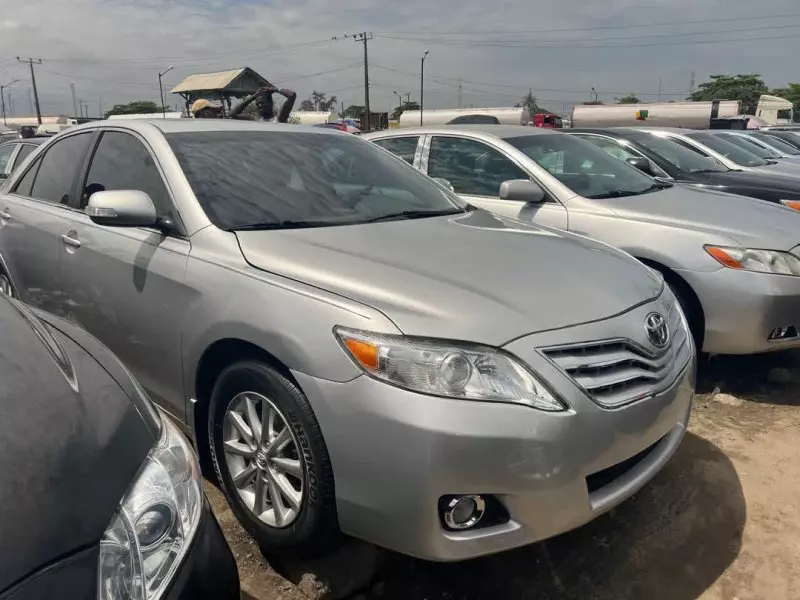 Toyota Camry   - 2011