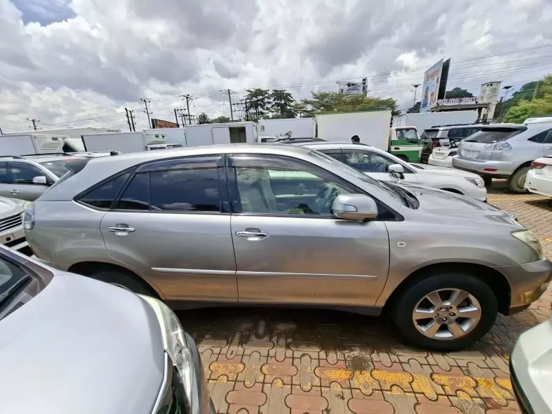 Toyota Harrier   - 2012