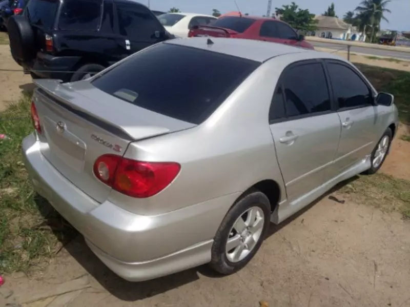 Toyota corolla   - 2004