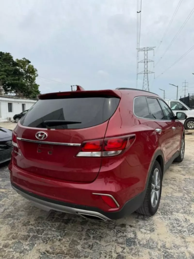 Hyundai Santa Fe   - 2017