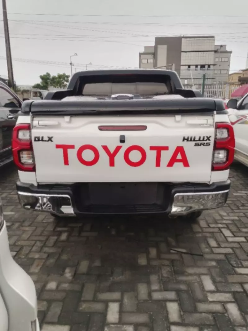 Toyota Hilux Revo    - 2019