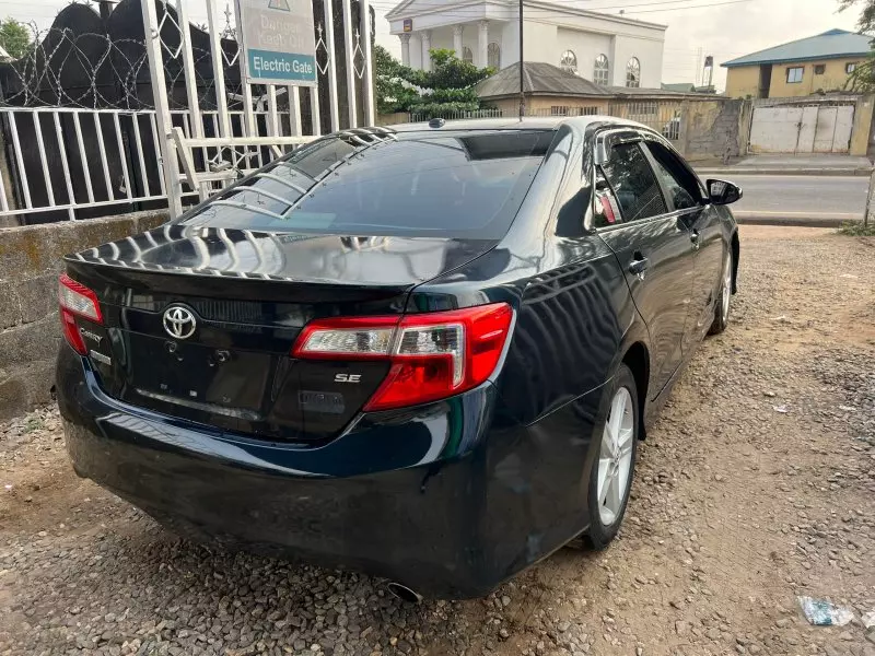 Toyota Camry   - 2012