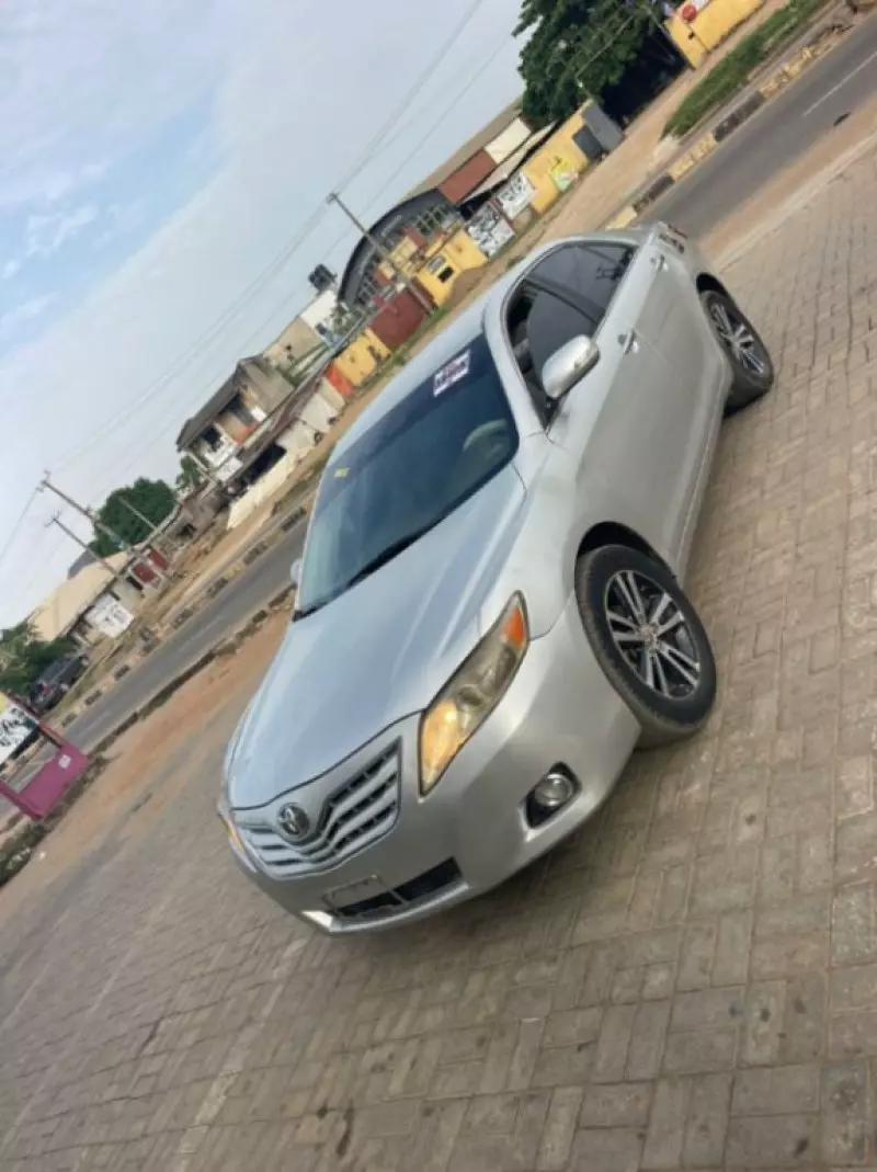 Toyota Camry   - 2011