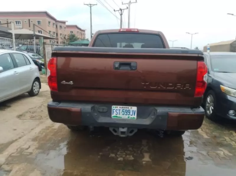 Toyota Tundra   - 2014