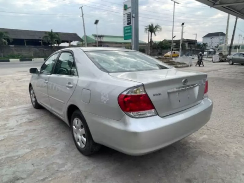 Toyota Camry   - 2005