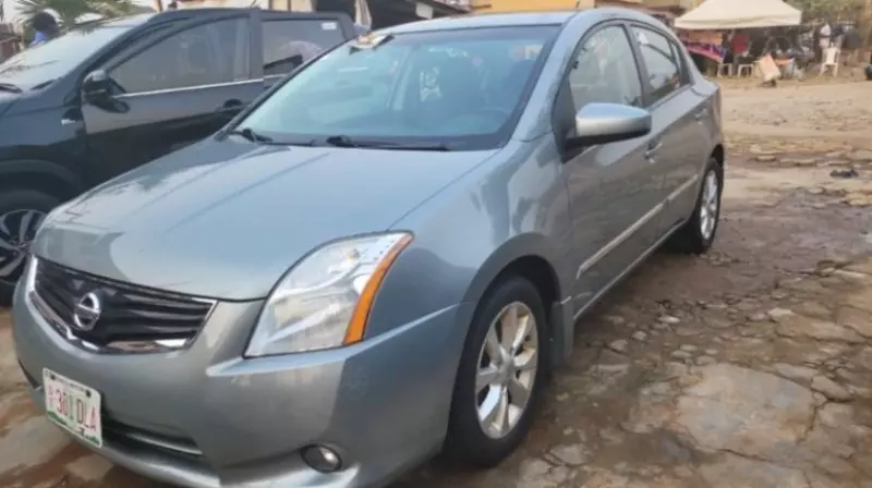 Nissan Sentra   - 2012