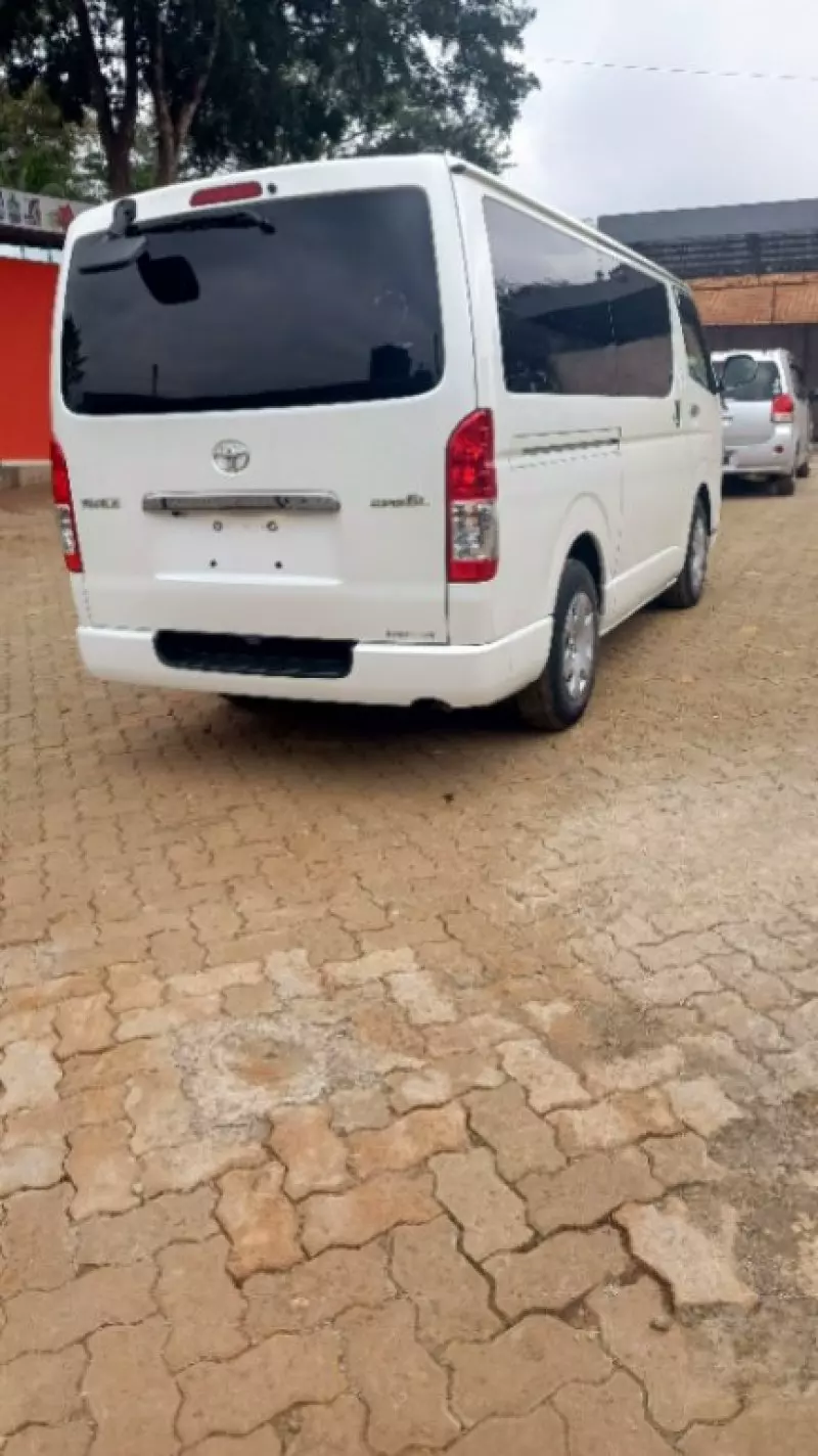 Toyota Hiace   - 2018