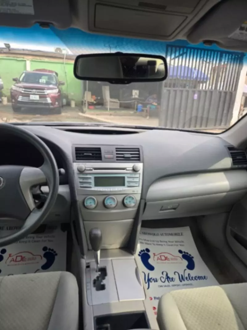 Toyota Camry   - 2009