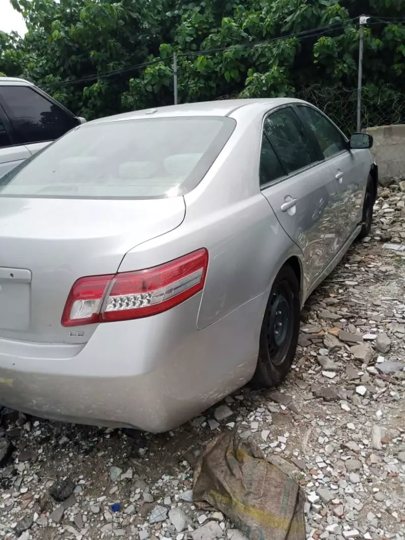 Toyota Camry   - 2010