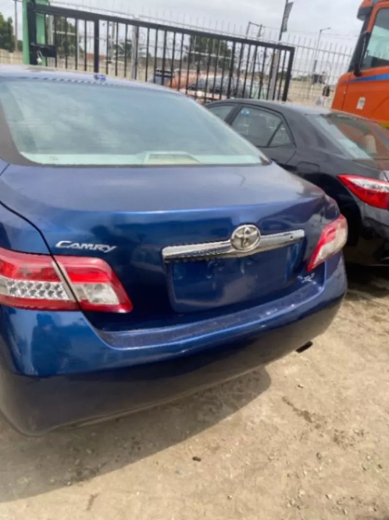 Toyota camry   - 2010