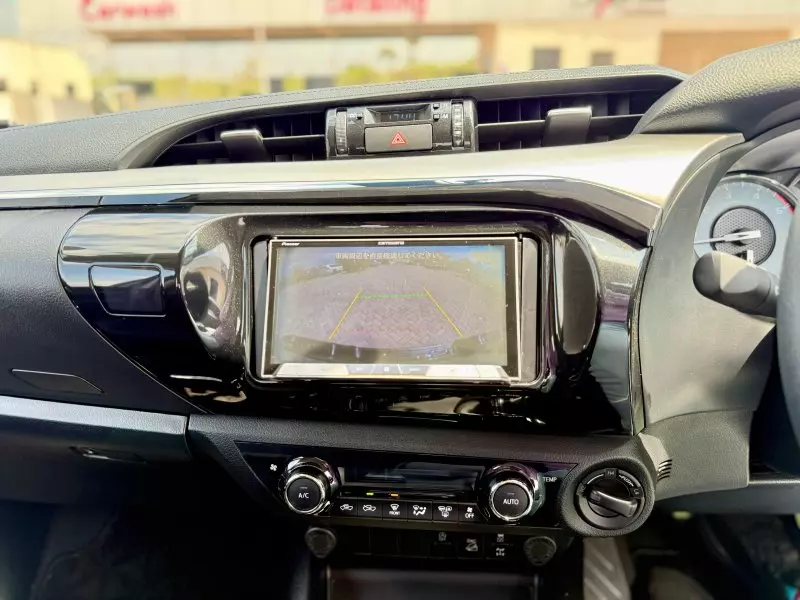 Toyota Hilux    - 2021