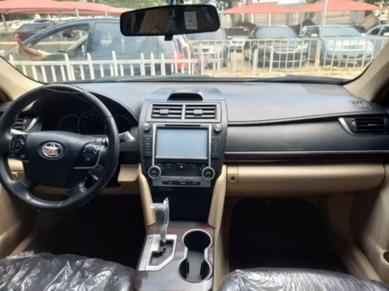 Toyota camry   - 2013