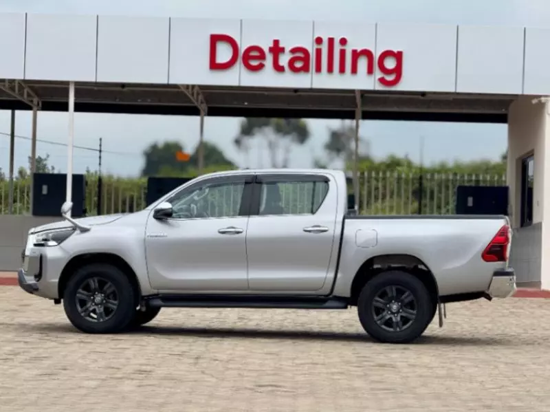 Toyota Hilux   - 2020