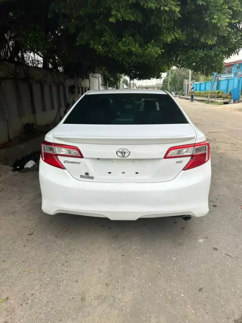 Toyota Camry   - 2014