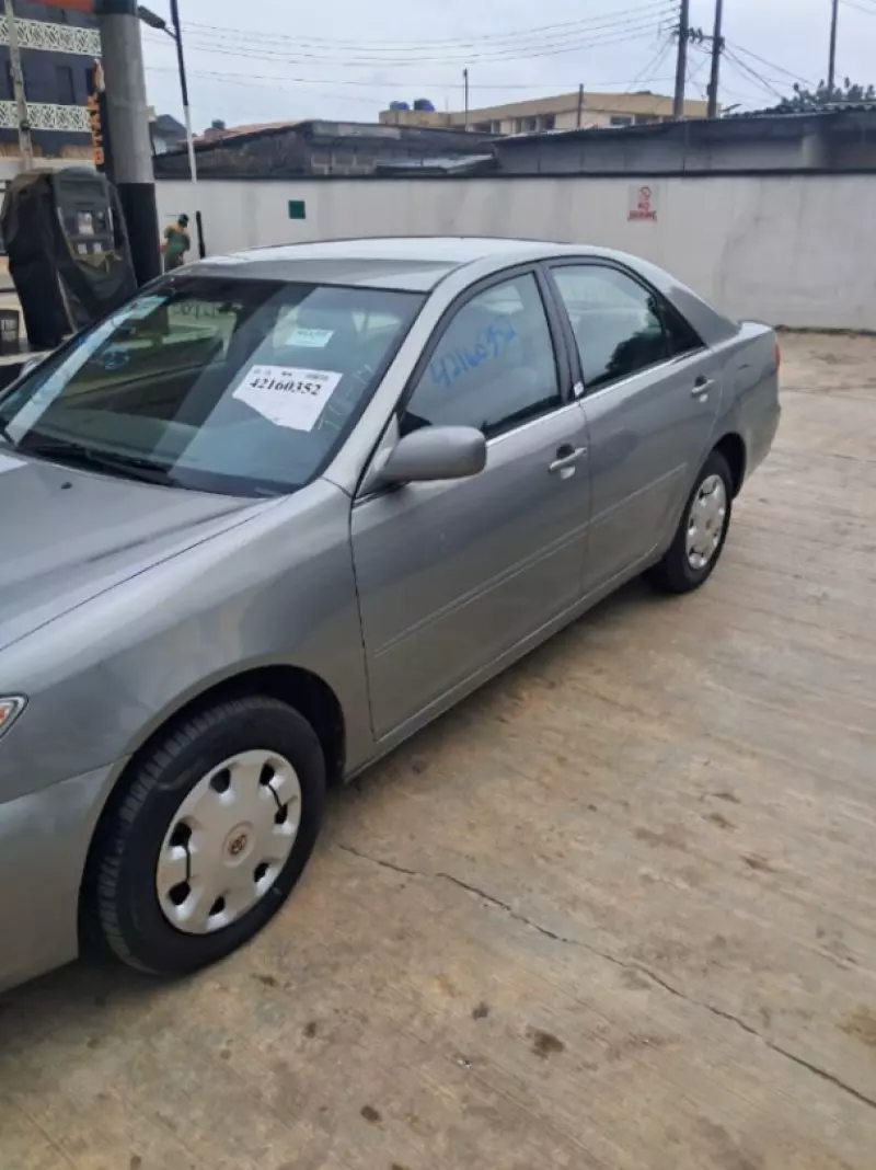 Toyota Camry   - 2005