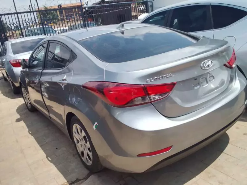 Hyundai Elantra   - 2013