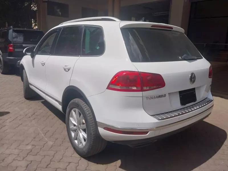 Volkswagen Touareg   - 2015