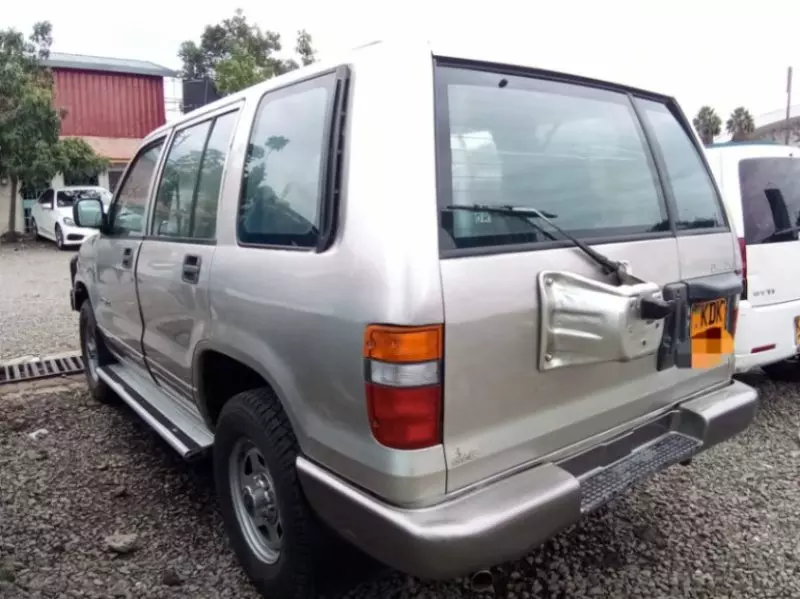 Isuzu Trooper   - 2005
