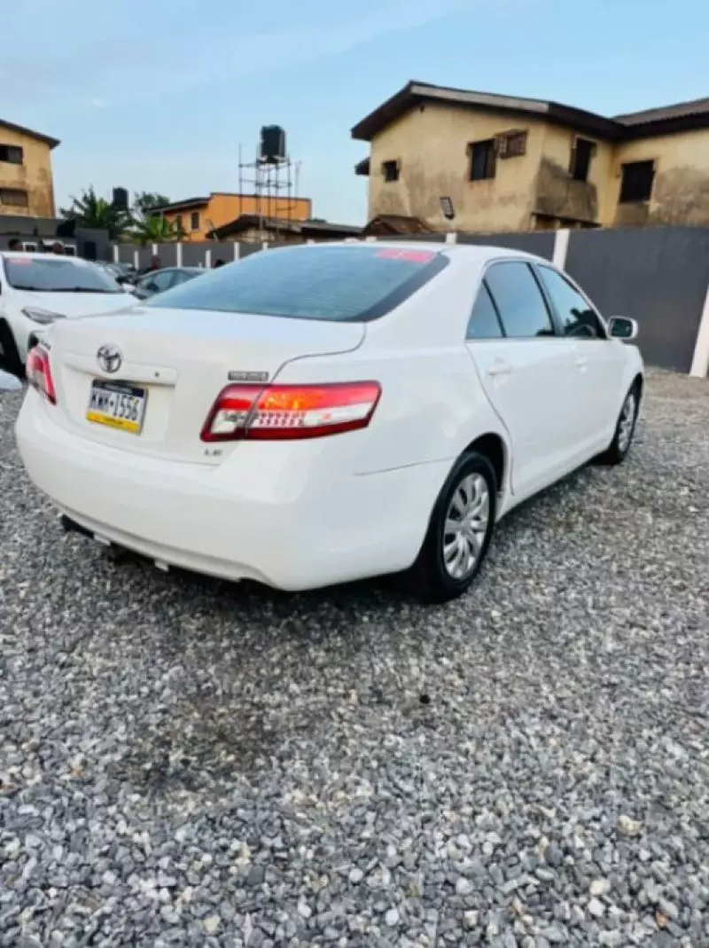 Toyota Camry   - 2010