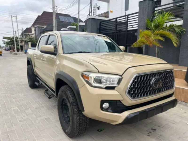 Toyota Tacoma   - 2018