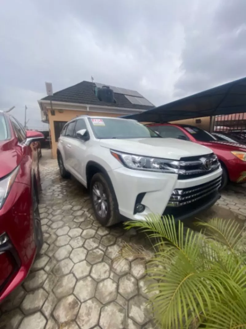 Toyota Highlander   - 2015
